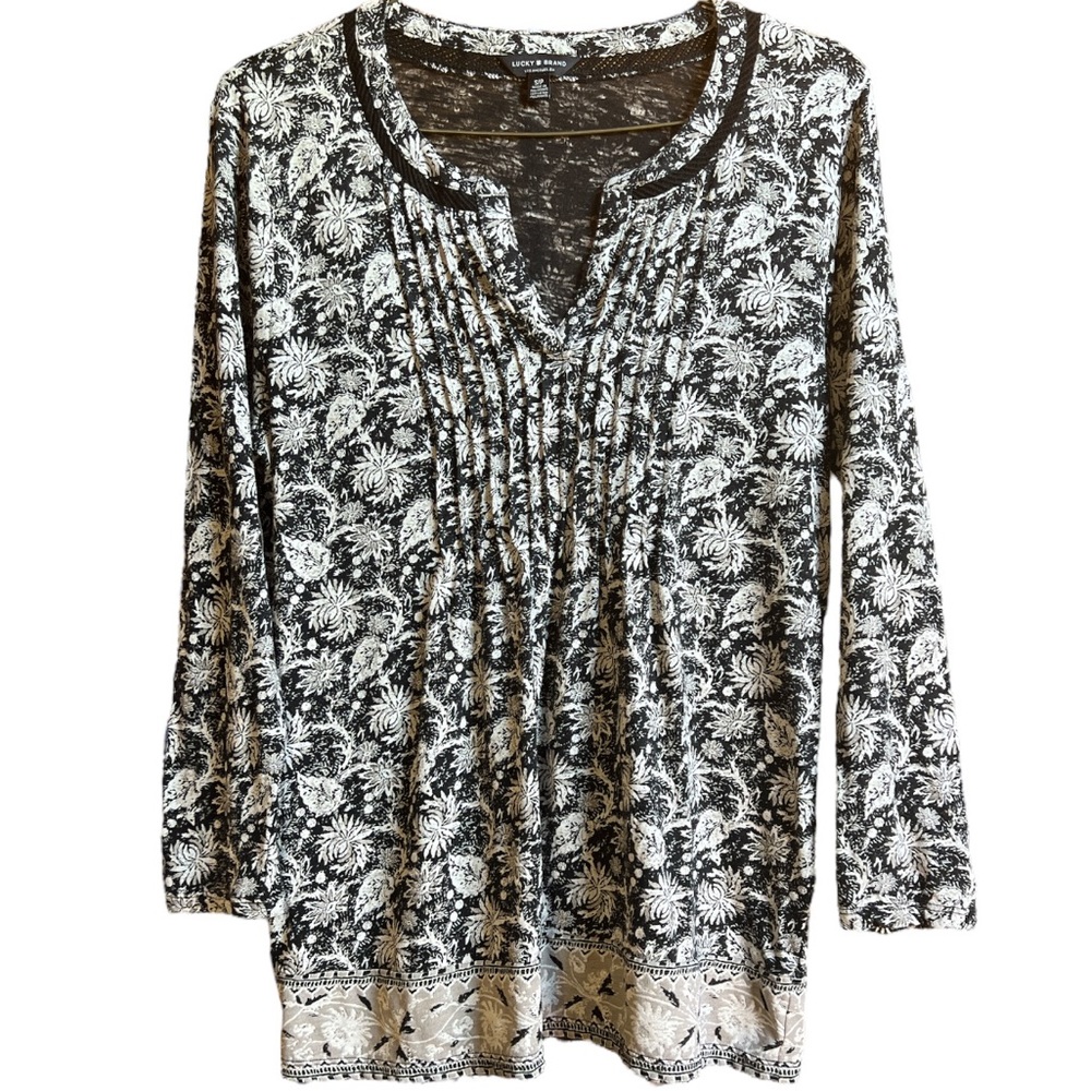 Lucky Brand black and white floral patterned V-neck tunic.  EC Size small petite
